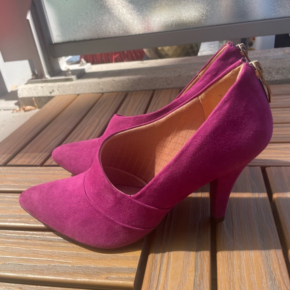 Pink Piccadilly Pumps - Picture 4 of 9